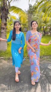 Gayathri Yuvraaj Instagram - With my cute sister 🫶🏻👭 @pranikadhakshu @joshapp.tamil @officialjoshapp #joshmeinaaja
