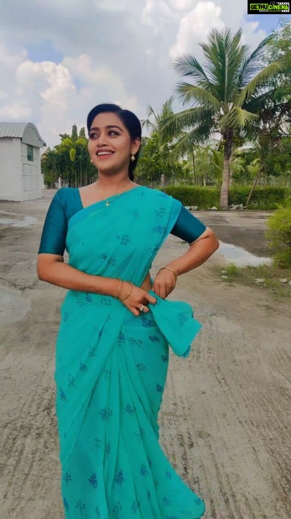 Gayathri Yuvraaj Instagram - ☺️✨ Sarre @feministshopping @joshapp.tamil @officialjoshapp #joshmeinaaja #reelsinstagram #telugusongs #dance💃