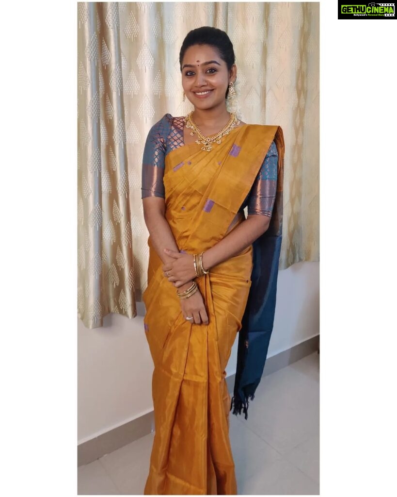 Gayathri Yuvraaj Instagram - Beautiful handloom saree @banana_sarees_manufacturer Traditional Jewellery @sukraa_designs
