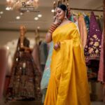 Gayathri Yuvraaj Instagram - ORGANISED BY: @rhema_ashok MUA: @rhemas_bellezza_atelier SAREE: @diademstore.in HAIRSTYLIST: @thesareedrapistchennai JEWELLERY: @chennai_jazz BLOUSE: @j2fashions FLOWER: @reesribridalflowers DOP: @rangoli_photography LOCATION: @diademstore.in