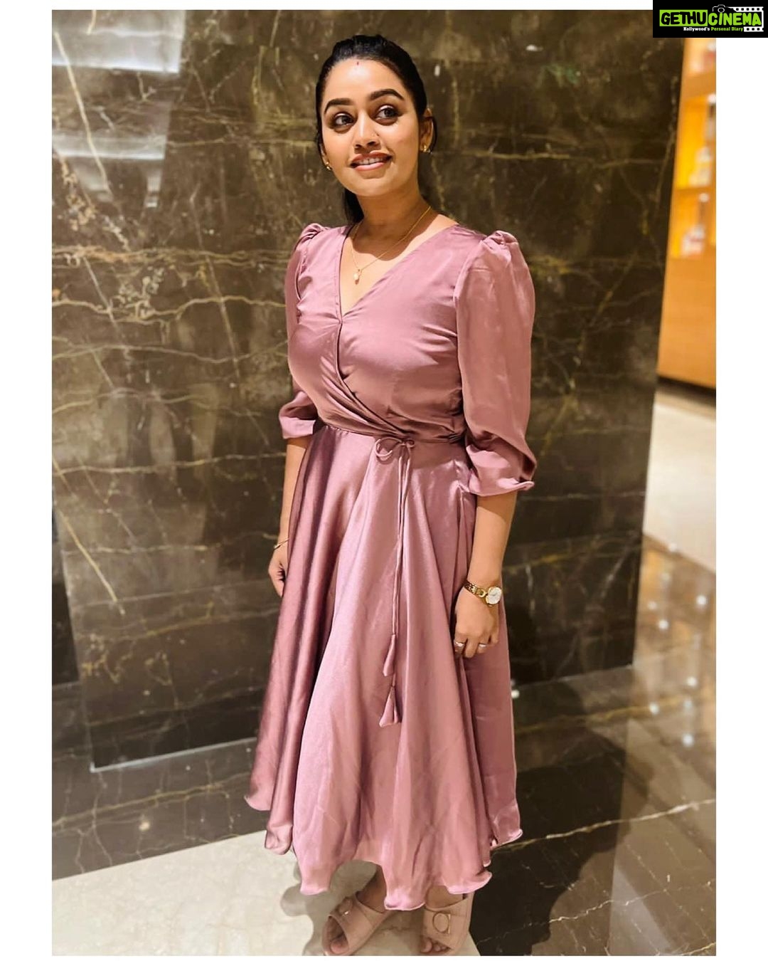 Gayathri Yuvraaj Instagram - Don't judge each day by the harvest you reap but by the seeds that you plant." !!😊