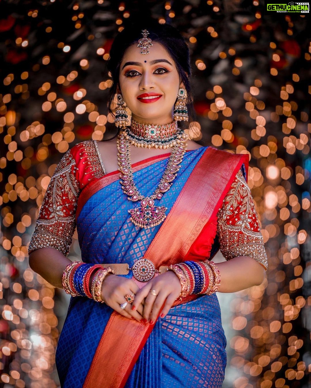 Gayathri Yuvraaj Instagram - ๐๐ MUA- @hastachehra7 Hairstyle - @beautylook_by_naina Photography - @kandys_moments Saree- @ravikkai_selai Blouse- @mokshe_rental_destination Jewellery - @prathyusha_bridal_jewellery Location - @thesecretgardenshootingspot
