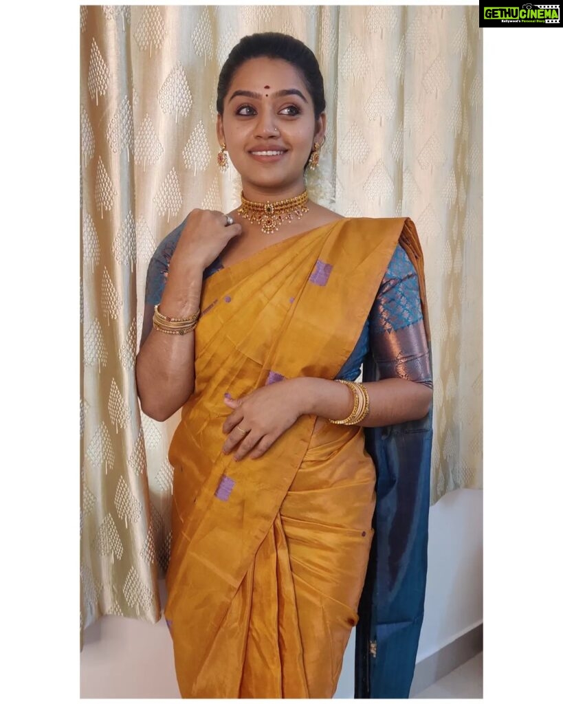 Gayathri Yuvraaj Instagram - Beautiful handloom saree @banana_sarees_manufacturer Traditional Jewellery @sukraa_designs