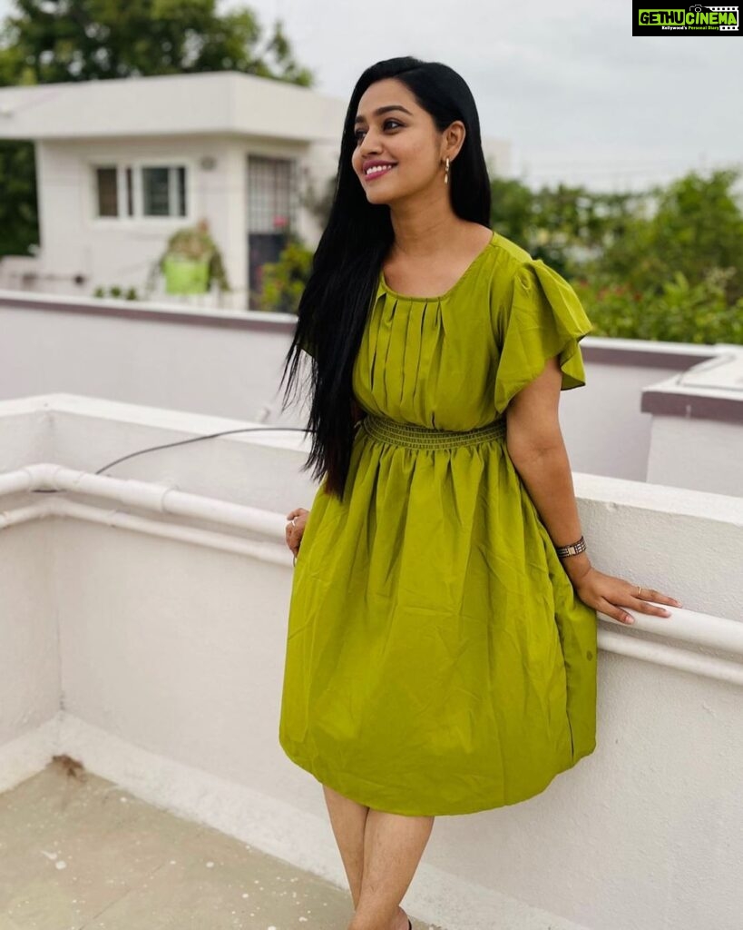 Gayathri Yuvraaj Instagram - 💚 Outfit @la_robe_fashion #happyday #positivevibes #😍😍
