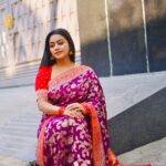 Gayathri Yuvraaj Instagram - காற்றே என் வாசல் வந்தாய்… மெதுவாக கதவு திறந்தாய்… காற்றே உன் பேரை கேட்டேன் காதல் என்றாய்…❤️❤️ Saree @houseof.raadhya_sarees Blouse @abarnasundarramanclothing
