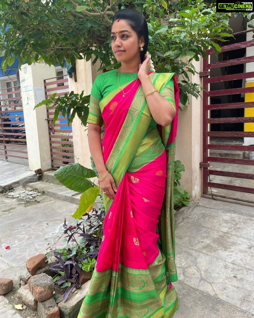 Gayathri Yuvraaj Instagram - VaraLakshmi Pooja wishes🙏🏻 May goddess Lakshmi bless all of us🙏🏻