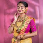 Gayathri Yuvraaj Instagram - Makeup : @brindhas_makeup_artistry Jewelry : @kjs.jewellers Photography : @shutter_bees Flowers: @weddingflowerjadai Saree : @lakshmirams Location : @arangaa.space Blouse : @j2fashions