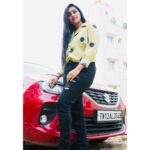 Gayathri Yuvraaj Instagram - I just find myself happy with the simple things. ...#behappy #bepositive #believeinyourself Outfit @the_neska