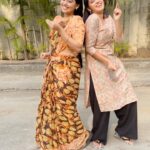 Gayathri Yuvraaj Instagram - 🤗🤗 Reels With cutie @pranikadhakshu Blouse @abarnasundarramanclothing @joshapp.tamil @officialjoshapp #joshmeinaaja