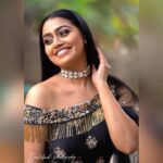 Gayathri Yuvraaj Instagram - 🖤 Makeup - @beautyunveiled_by_jeevi Styling - @paviiiee_08 PC - @smilebookphotography Costume - @tamaarachennai Hair - @kalaikannan_makeupartist Jewels @chennai_jazz