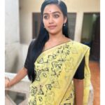 Gayathri Yuvraaj Instagram - Hope comes with success. But success will come only to those with hope!! #yellowsaree @imon_arte_boutique