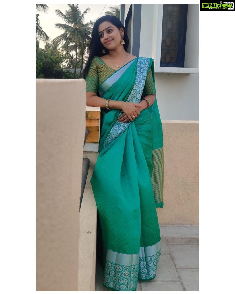 Gayathri Yuvraaj Instagram - 💚💚💚 Saree @rs_fashionss_ Chain @methurna_collections
