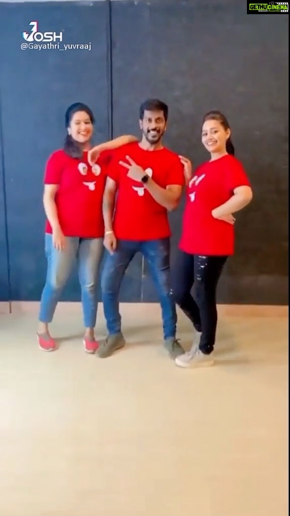 Gayathri Yuvraaj Instagram - Fun in the sets of #runbabyrun in @zeetamizh with @yuvi_smart and @syamanthakiran @officialjoshapp @joshapp.tamil #JoshMeinAaja #lalala #instatrend #instagram #dance #zeetamizh