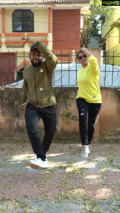Gayathri Yuvraaj Instagram - ๐๐คPollatha ulagam๐ค๐ Wid @gayathri_yuvraaj @rhythmicbeatdancecourt #reels #maaran ๐ถ #pollathaulagam ๐ฌ #Maaran ๐ต @gvprakash ๐ค @dhanushkraja @therukural ๐ @tseries.official @laharimusic โ @lyricist_vivek @karthicknaren_m @dhanushkraja @sathyajyothifilms @alwaysjani #reelsinstagram #reeltoreel #reelitfeelit #reelsinsta #reelsviral #reels #reel #maaran #dhanush #janimaster Rhythmic Beat Dance Court