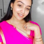 Gayathri Yuvraaj Instagram - 💗 #reelstamil #ilayarajamusic #kamalhassan #injiiduppazhagi #💗💗💗💗💗