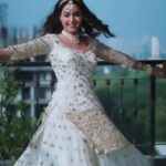 Gayathri Yuvraaj Instagram - How do I look?😜 #nationalitychallenge #instareels #instagram #reels #reelitfeelit #gayathriyuvaraj #reelsindia #instaworld #instagrammers World