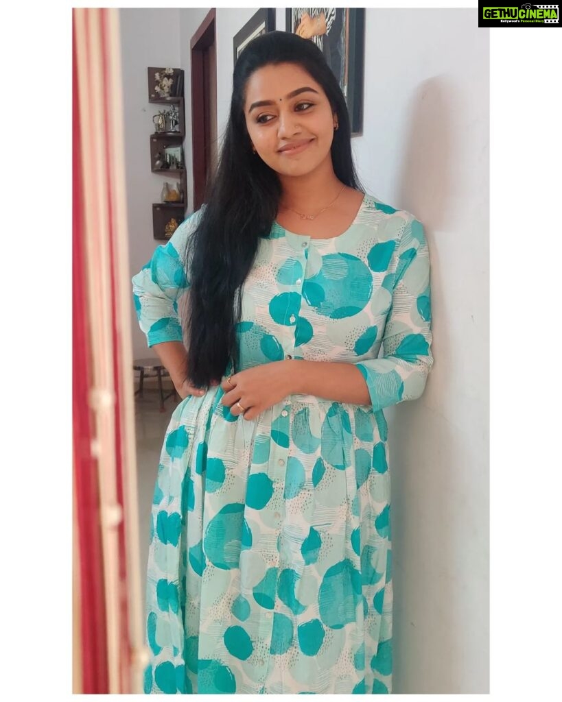 Gayathri Yuvraaj Instagram - 💙 Dress @hayclothing