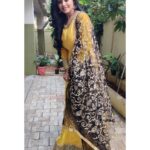 Gayathri Yuvraaj Instagram - 💛🖤💛 Outfit @sdduniqueboutique_97