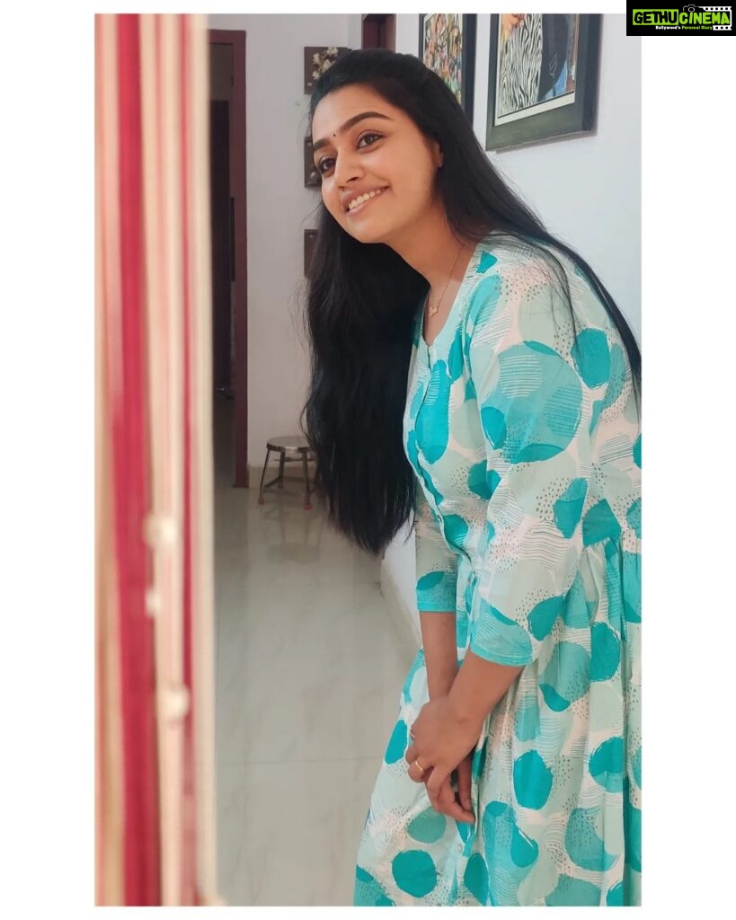 Gayathri Yuvraaj Instagram - 💙 Dress @hayclothing