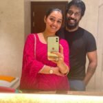 Gayathri Yuvraaj Instagram - என்னோடு நீ உன்னோடு நான் !! ஒன்றோடு நாம் ஒன்றாகும் நாள்💕🦋💕 @yuvi_smart 💕💕 #mylove #🦋🦋🦋 #gayathri #gayathriyuvaraj