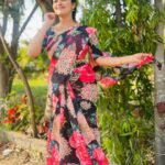 Gayathri Yuvraaj Instagram - முதல் பார்வை நெஞ்சில் என்றும் உயிர் வாழுமே உயிர் வாழுமே !!💕🦋💕 @acchoosfazhionpassion #gayathri #gayathriyuvaraj #🦋🦋🦋