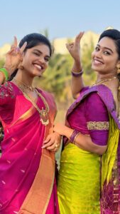 Gayathri Yuvraaj Instagram - 😂🫂 @zeetamizh #zara #pranikadhakshu #gayathiri #durga #yamuna #meenakshiponnunga #serial #zeetamil #sisters #love #questionschallenge #funtimes