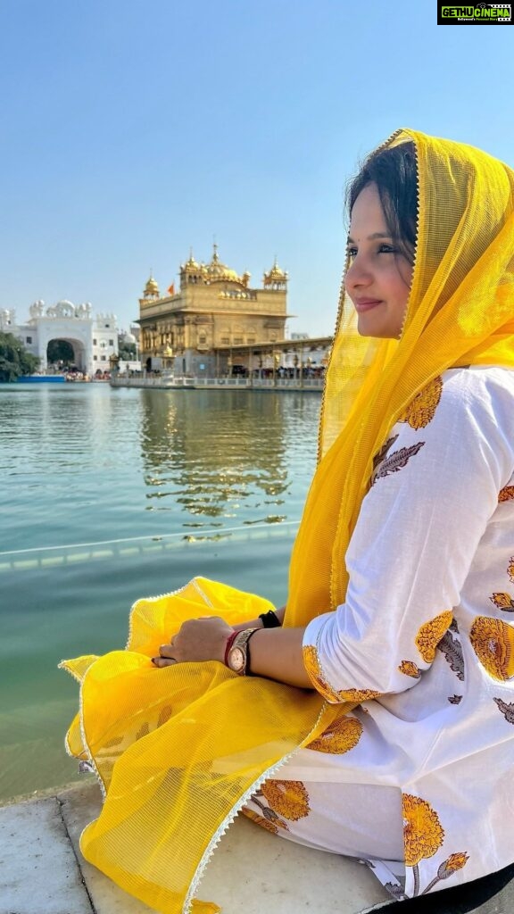 Giaa Manek Instagram - Trust and surrender 💫😇 . . . #goldentemple #amritsar #waheguru #grateful