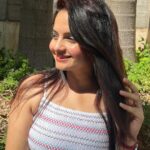 Giaa Manek Instagram - Hearing this old melody got me thinking ,how I perceived life when I first heard it . 😅💕 . . . #nofilter #thursdaythoughts #life #goldenhour