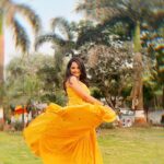 Giaa Manek Instagram - खुद को भी कभी महसुस कर लिया करो, कुछ रोनकें खुद से भी होती है . . . . #friyay 🦋