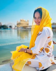Giaa Manek Instagram - In the abode of peace and serenity . 
✨Golden temple ✨
.
.
.
#goldentemple #goldentempleamritsar #amritsar #gurudwara #waheguru #ikonkarੴ🙏
