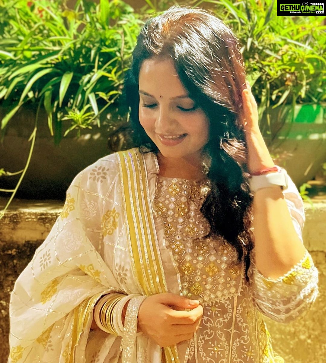 Giaa Manek Instagram - Alexa , play me a memory 💫.
