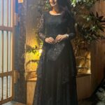 Giaa Manek Instagram - Caption this ❤️. . . . #thursday #ootd #black