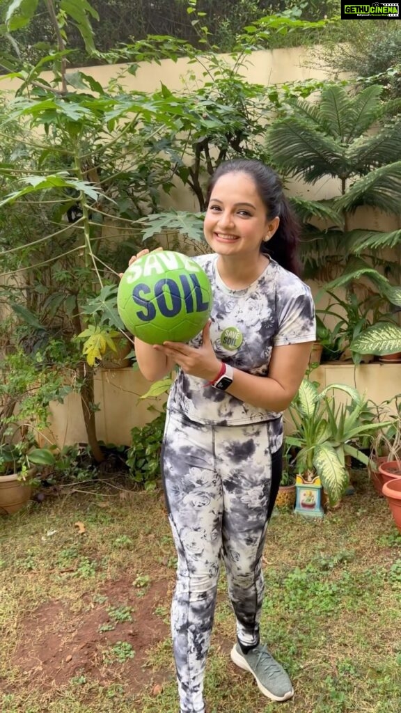 Giaa Manek Instagram - Throw yourself into the game .. A fitting finale ! Football wins .. Congratulations to Argentina and France on a truly high caliber game . . . . #aboutyesterday #fifaworldcup2022 #scoreforsoil #savesoil #sadhguru #worldcup #fifa