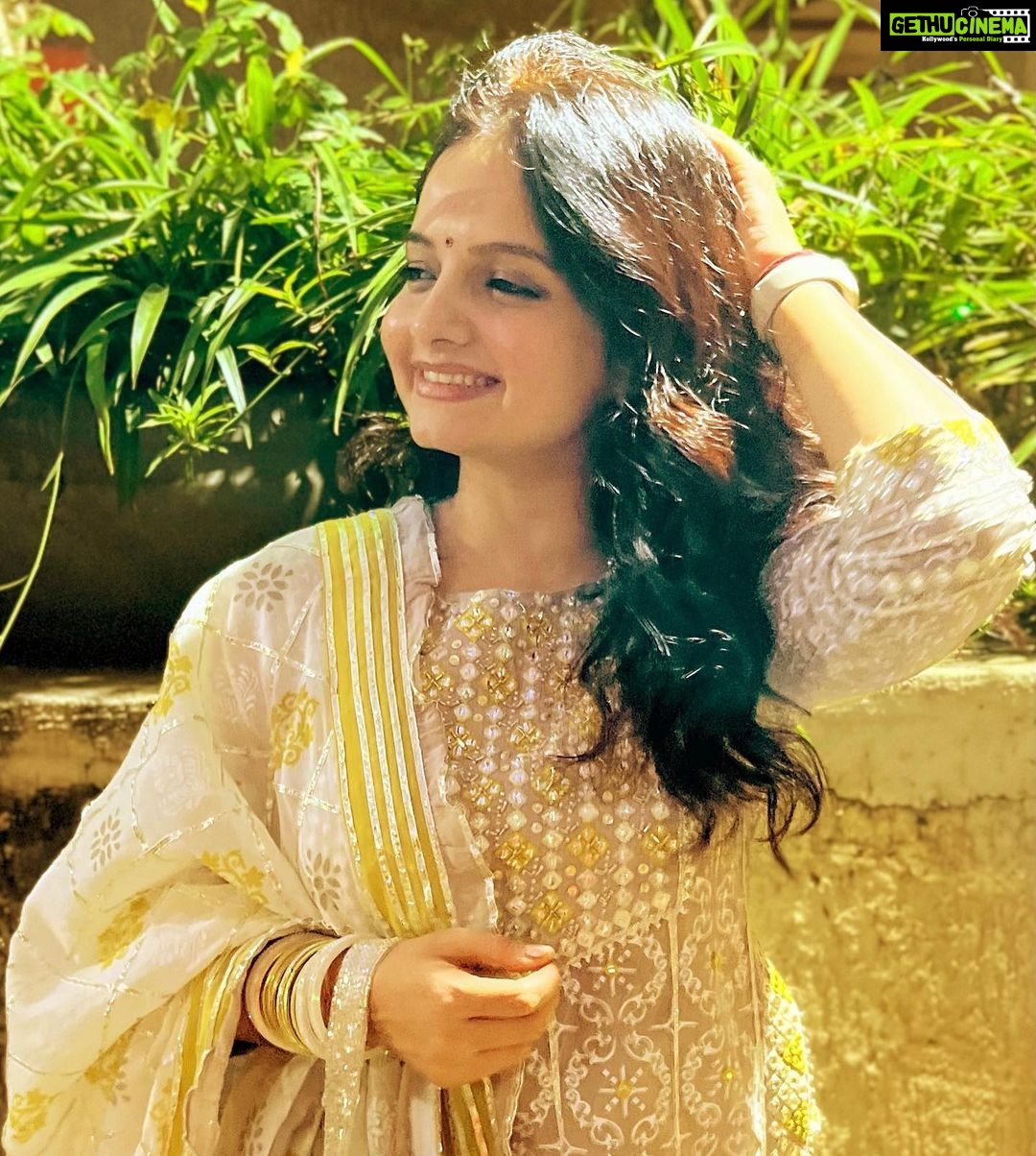 Giaa Manek Instagram - Alexa , play me a memory 💫.