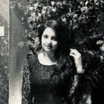 Giaa Manek Instagram – Because there’s always something to live for .
Something to be thankful for . 
Something to look forward to . 
.
.
.
#ladyinblack #gratitude