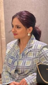 Giaa Manek Instagram - Western or traditional ? 🤔 What is your choice ? . . . #ootd #friyay