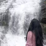 Gopika Anil Instagram – Falling for the falls 🥰♥️😀
.
#munnardiaries #waterfall #love #reeloftheday #reelsofinstagram #reelitifeelit #goodvibes #live #letlive