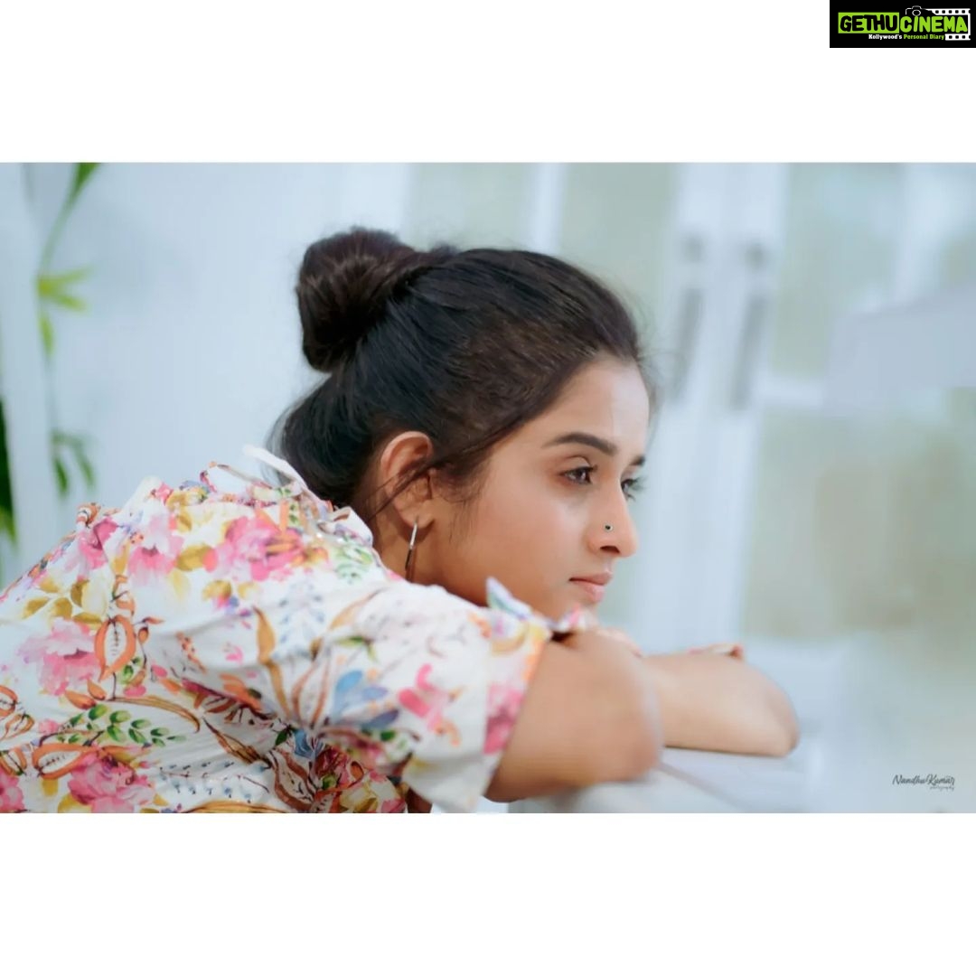 Gopika Anil Instagram - . #paathipeythuenee Is now available on your favourite music platforms 🥰 Vocals by @harisankar_ks ♥️ Enjoy it 🎧 . . Pc- @nandhukumar_nk . #paathipeythunee #musicalalbum #ksharishankar #musicvideo #song #spotify #amazonemusic #gaana #jiosawan #itune #gopikaanil #gopsgopika Calicut, India