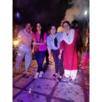 Gopika Anil Instagram - . Happy diwali from OUR'S to YOUR'S 🥰💫❣️♥️ @parakkatnatureresortmunnar diwali celebration 🥳🎉🥰 . #diwali2022 #parakatnature #celebration #diwalinights #lights #crackers #familytime #happiness #blessed #