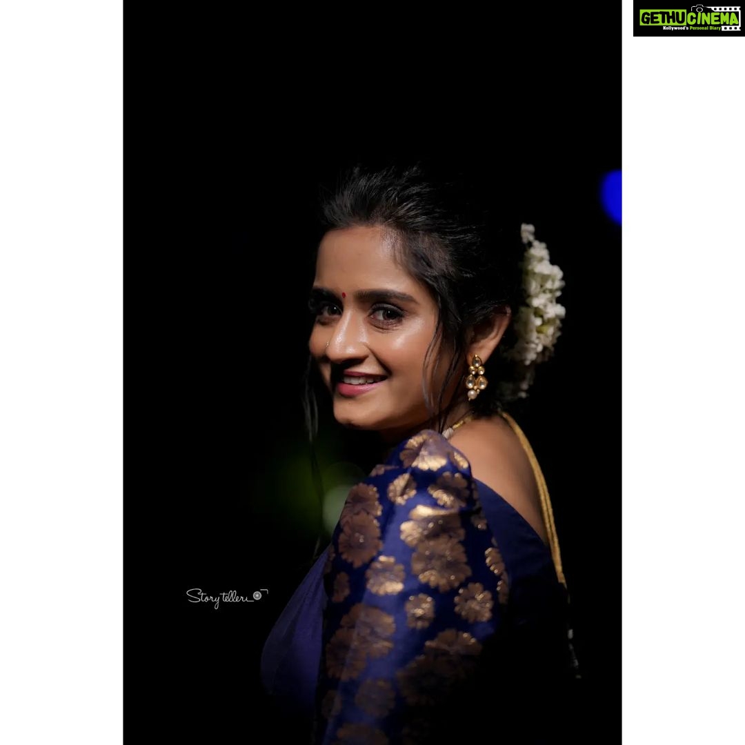Gopika Anil Instagram - . A girl out there with love in her eyes and flower in her hair ♥️ . Costume @evanshi_designs @_anufathima__ @reeja_thaha . Jewellery @planetjewel . MUAH @abilashchickumakeupartist . Pc- @_story_telle__r . #bluetiful #beautifulblue #ata2022 #ATA2022 #asianettvawards #asianet #santhwanam #shivanjali #designer #costume #evanshidesigns #jewellery #planetjewel #makeover #abilashchicku #makeupartist #captured #storyteller #pi̇ctureoftheday #instagood #instagramers #live #letlive #love #laugh #peace #smile #smilealways #keepsmiling