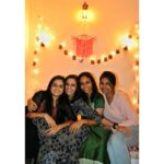 Gopika Anil Instagram - . #since2005♥️ @me_dh_a @smrithi_mohan @_.nilenjana._ . Pc- @__keerthana_anil__ . #bestfriends #friends #schoolfriends #foreverfriends #since2005 #love #purelove #lovethem #bff