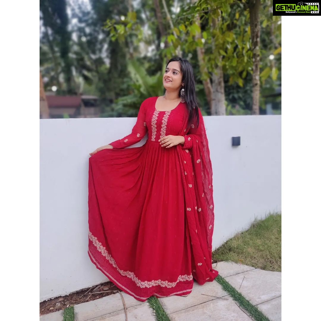 Gopika Anil Instagram - Inspi (RED) 😋♥️ . Thankyou @_anufathima__ @reeja_thaha for designing me this beautiful red salwar ♥️ @evanshi_designs ♥️ Earing @evanshi_jewellers ♥️ . Pc @__keerthana_anil__ 😘 . #red #reddress #loveforred #salwar #evanshi #myattire #designed #redislove #boutique #live #letlive #picoftheday #pictureoftheday #inspired #beinspired #life #challanges #selflove #selflesslove