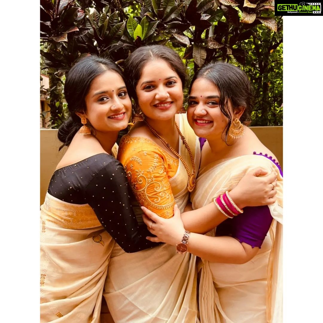 Gopika Anil Instagram - . @shafna.nizam ♥️ @__keerthana_anil__ ♥️ . Pc- @sajinsajin_ 👽