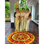 Gopika Anil Instagram - . Onam 2022 😀😀 @__keerthana_anil__ ❤️ @shafna.nizam ❤️ . Pc- @sajinsajin_ 👽 . #onam #onam2022 #celebration #funtime #family #friends #love #peace #live #letlive #pictureoftheday #instagood #onamcelebration #onamsaree #setsaree #girlsgang #us #gang