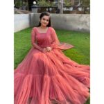 Gopika Anil Instagram - . Look for the magic in every moment ✨️ I m in love with this beautiful attire from @evanshi_designs ❤️ Thankyou so very much @_anufathima__ 😘😘😘😘 . Pc- @rinshipadannayil . #AIMA #televisionawards #bestpair #onscreen #attire #evanshi #myfav #feelingblessed #alwaysgrateful #asianet #santhwanam #shivanjali #aima2001 #awardnight #kozhikode