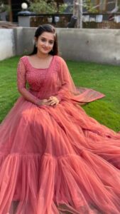 Gopika Anil Instagram - A great dress can remind you, how beautiful life can be! ✨️ My costume for AIMA television awards was designed by my fav @evanshi_designs ❤️ Thankyou so much @evanshi_designs @_anufathima__ for making the day more special and beautiful 🥰 Vc- @rinshipadannayil Video edit @gops_keerthana_calicutfangirl . #AIMA #AIMA2001 #AIMAtelevisionawards #televisionaward #bestpair #santhwanam #asianet #shivanjali #attire #costumecourtesy #loveit #myfav