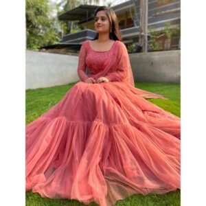 Gopika Anil Instagram - .
Look for the magic in every moment ✨️
I m in love with this beautiful attire from @evanshi_designs ❤️
Thankyou so very much @_anufathima__ 😘😘😘😘
.
Pc- @rinshipadannayil
.
#AIMA #televisionawards #bestpair #onscreen #attire #evanshi #myfav #feelingblessed #alwaysgrateful #asianet #santhwanam #shivanjali #aima2001 #awardnight #kozhikode