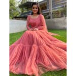 Gopika Anil Instagram - . Look for the magic in every moment ✨️ I m in love with this beautiful attire from @evanshi_designs ❤️ Thankyou so very much @_anufathima__ 😘😘😘😘 . Pc- @rinshipadannayil . #AIMA #televisionawards #bestpair #onscreen #attire #evanshi #myfav #feelingblessed #alwaysgrateful #asianet #santhwanam #shivanjali #aima2001 #awardnight #kozhikode