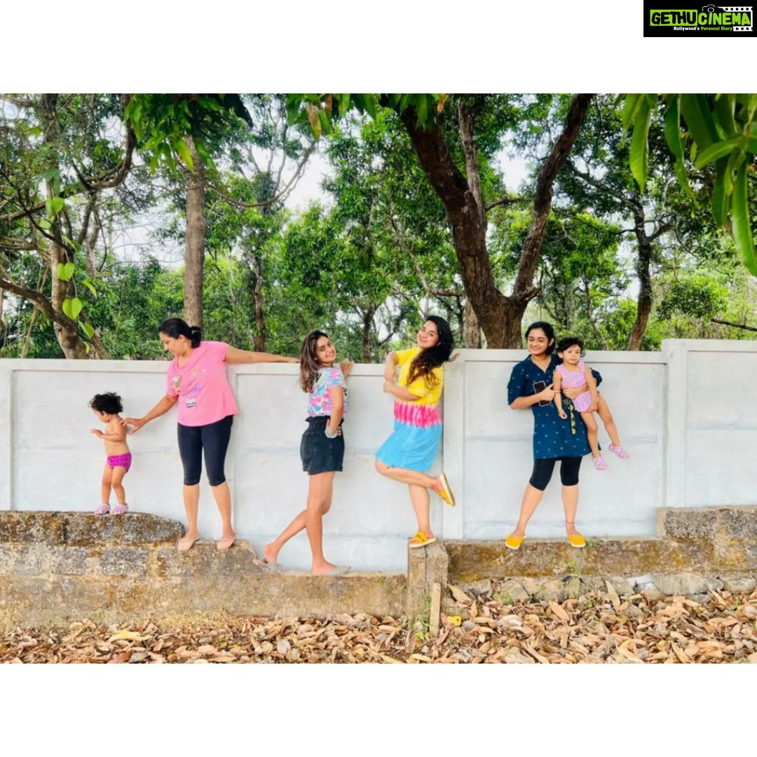 Gopika Anil Instagram - . Girl gang 💫 @the.messycrafter @swatiunni @__keerthana_anil__ @gops_gopikaanil #akku #kichu . Pc- @unni_kris7 . #family #cousins #girlgang #gals #mygals #beyongfamily #sisters #babies #pictureoftheday #pic #instagood #instatravel #instagrammers #feelgood #live #letlive #fun #love #laugh #peace #blessed #happy #grateful Thrissur