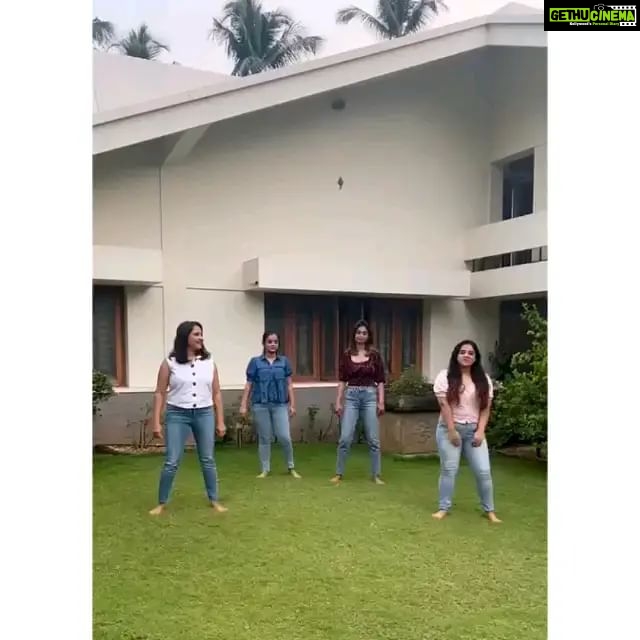 Gopika Anil Instagram - My fam faves 💞🧿 @__keerthana_anil__ @the.messycrafter @swatiunni . VC - @unni_kris7 #soulsisters #mine #togetherness #sisters #famtime #sister #cousinsbyblood #friendsbyheart #live #letlive #instareels #reelsofinsta